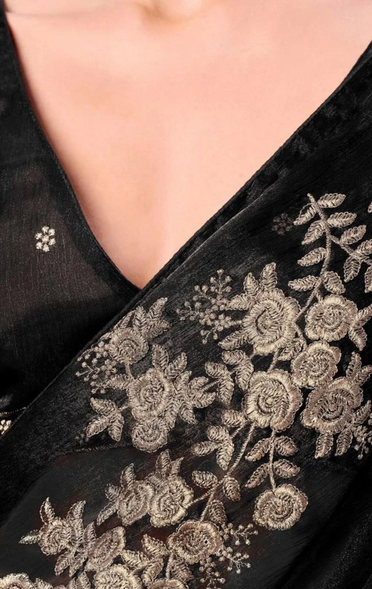 Ethnic Motifs Embroidered Saree With Blouse Piece