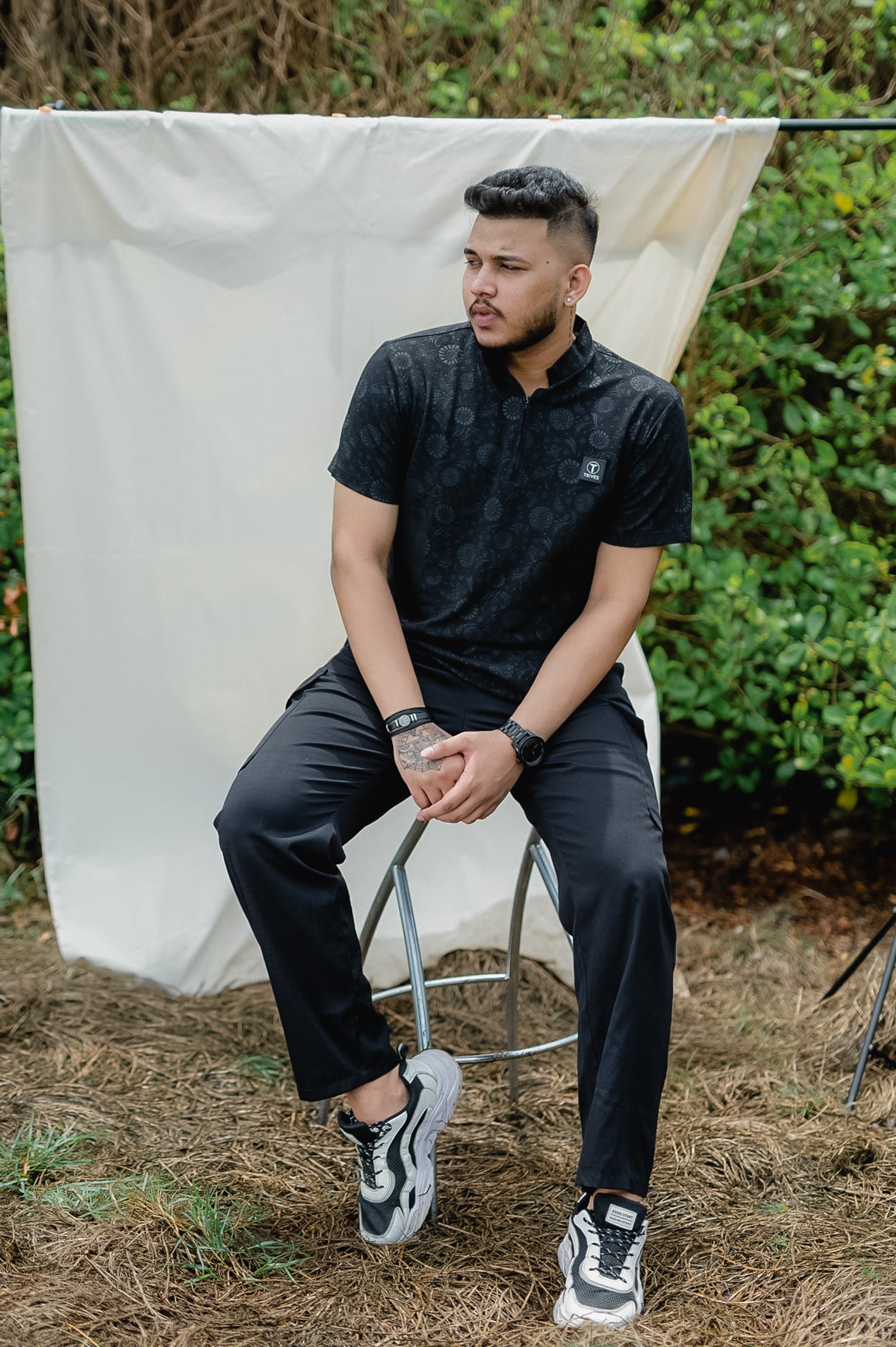 TRIVES Floral High-neck Zipper T-shirt - Boy Wearing