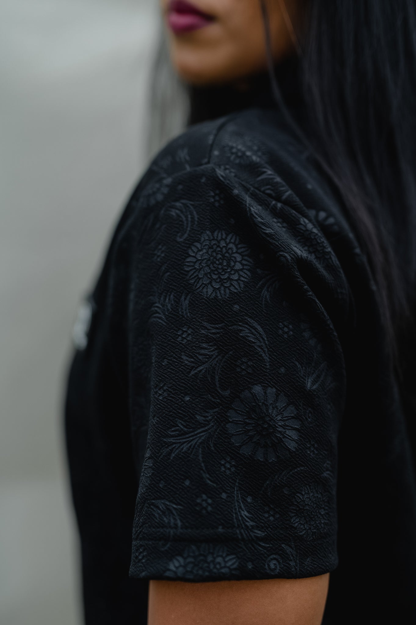 TRIVES_Floral_High-neck_Zipper_T-shirt_-_Hand