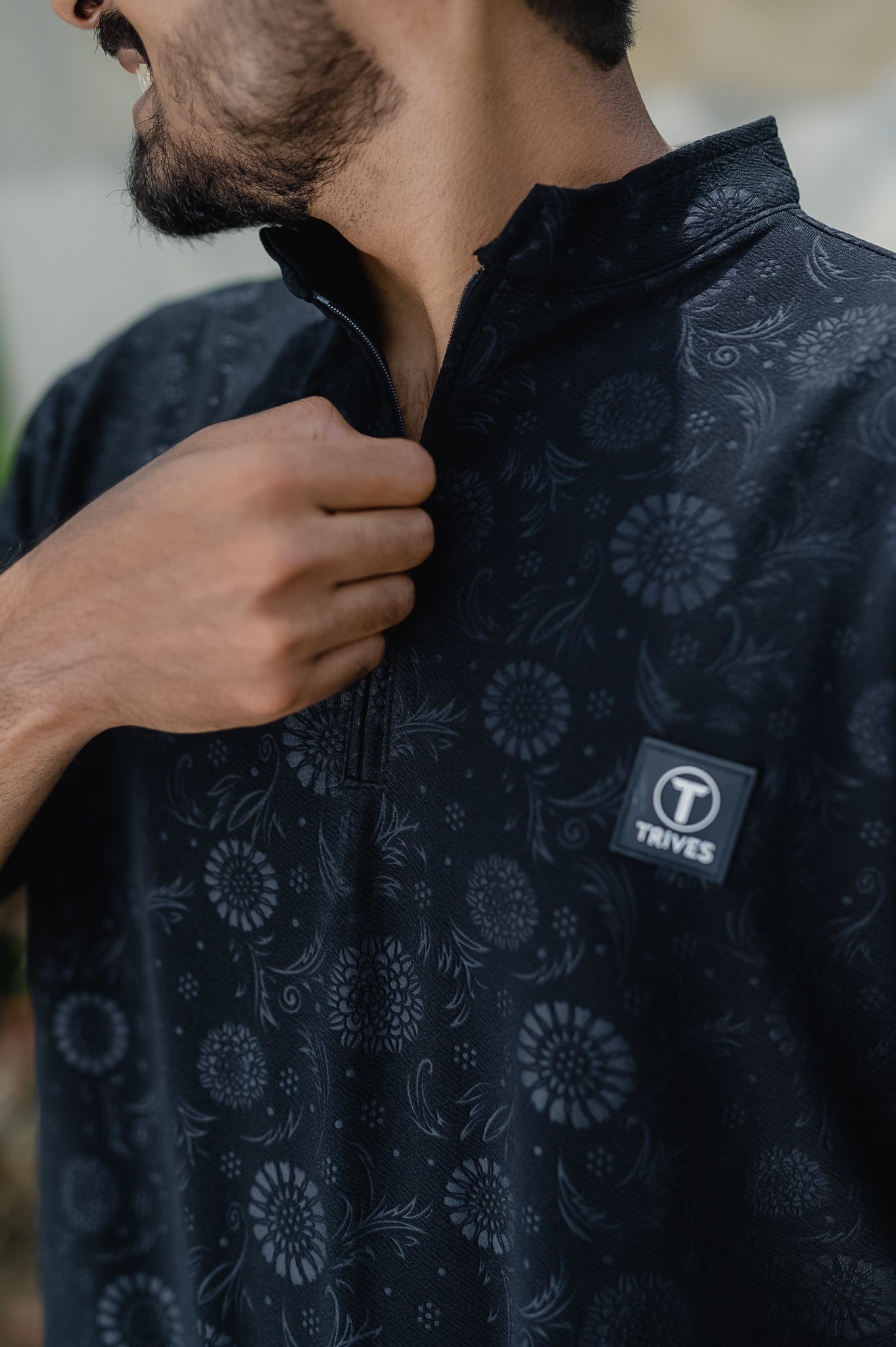 TRIVES Floral High-neck Zipper T-shirt - Zipper Up