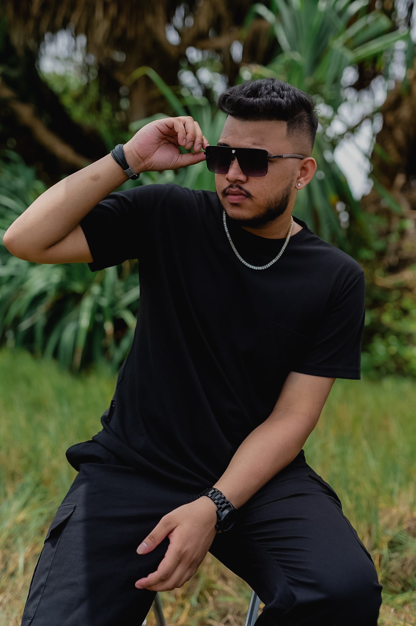 TRIVES Lord of The Ring T-shirt -  Man Side looking